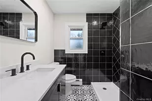 22 Guilette Pl, Amityville, NY 11701 - Photo 12