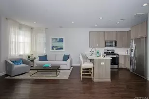 139 Sutton Ct, Mount Sinai, NY 11766 - Photo 4