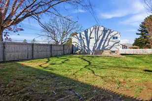 7 Chapel Hill Dr, Brentwood, NY 11717 - Photo 14