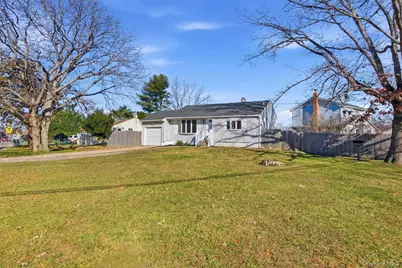 7 Chapel Hill Drive, Brentwood, NY 11717 - Photo 2