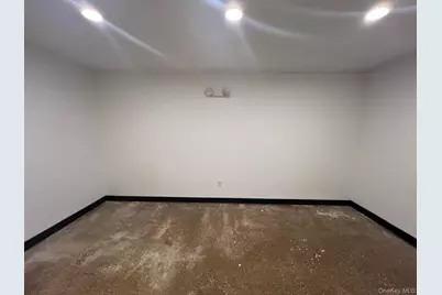 411 Jericho Turnpike, New Hyde Park, NY 11040 - Photo 20