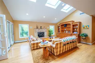 54 Farmington Ln, Melville, NY 11747 - Photo 8