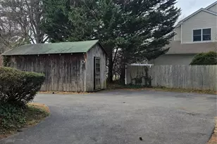 37 E Rogues Path, Huntington Station, NY 11746 - Photo 18