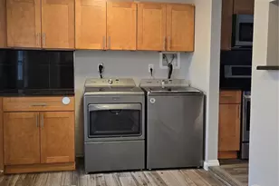 37 E Rogues Path, Huntington Station, NY 11746 - Photo 4