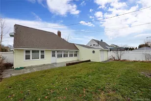 69 Cottonwood Ln, Westbury, NY 11590 - Photo 26