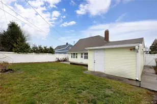 69 Cottonwood Ln, Westbury, NY 11590 - Photo 24
