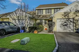 50 Strawberry Commons, Riverhead, NY 11901 - Photo 2