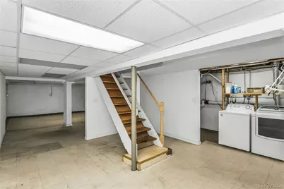 639 N Chicot Avenue, West Islip, NY 11795 - Photo 22