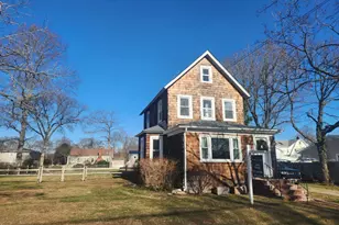 243 Locust Ave, Babylon, NY 11702 - Photo 2