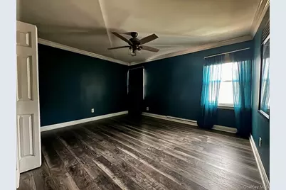 160 Lincoln Boulevard, Hauppauge, NY 11788 - Photo 8