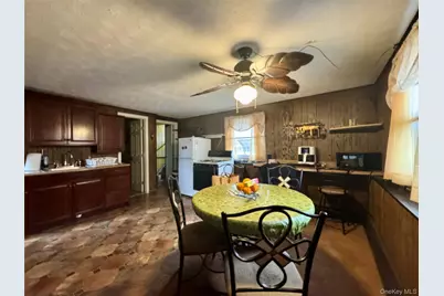 160 Lincoln Boulevard, Hauppauge, NY 11788 - Photo 18
