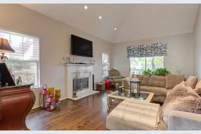 130 Cinnamon Court, Melville, NY 11747 - Photo 4