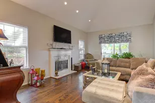 130 Cinnamon Ct, Melville, NY 11747 - Photo 4