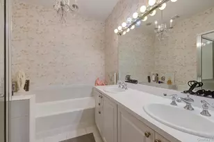 130 Cinnamon Ct, Melville, NY 11747 - Photo 12