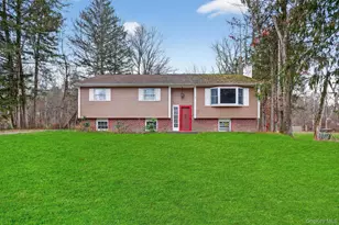 12 Robert Dr, Hyde Park, NY 12538 - Photo 2