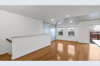 122-04 Powell Cove Boulevard #C, College Point, NY 11356 - Photo 2