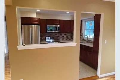 17 Hallock Street #2nd FL, Farmingdale, NY 11735 - Photo 2