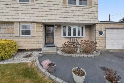 182 Evergreen Avenue, Brentwood, NY 11717 - Photo 4