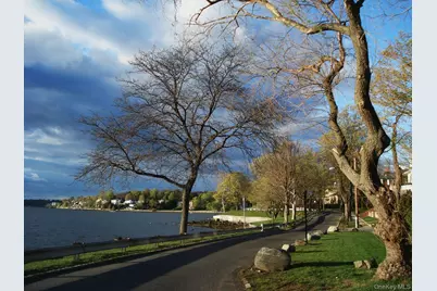 29 Center Drive, Douglaston, NY 11363 - Photo 40