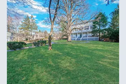 29 Center Drive, Douglaston, NY 11363 - Photo 4