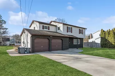 105 Loop Drive, Sayville, NY 11782 - Photo 38