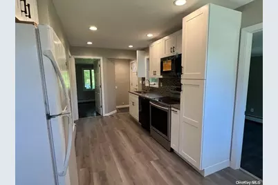 253 E 17th Street, Huntington Station, NY 11746 - Photo 2