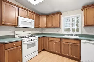 25 Massachusetts Ave, Congers, NY 10920 - Photo 10