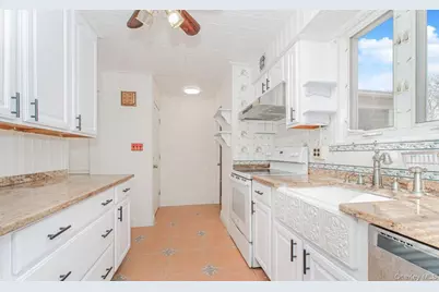 297 Otis Avenue, New York, NY 10306 - Photo 8