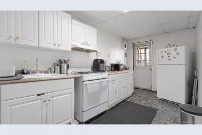 1270 Rosedale Avenue, Bronx, NY 10472 - Photo 10