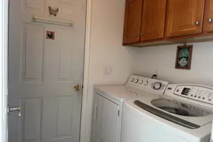 1407 Middle Rd, Calverton, NY 11933 - Photo 18