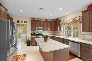 4 Avolet Ct, Mount Sinai, NY 11766 - Photo 8