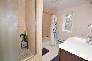 2 Aster Dr, New Hyde Park, NY 11040 - Photo 18