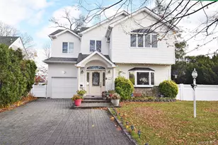 2 Aster Dr, New Hyde Park, NY 11040 - Photo 2