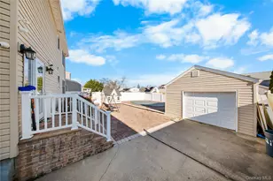 2421 Atlantic Blvd, Wantagh, NY 11793 - Photo 20