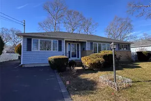 210 Schoenfeld Blvd, Patchogue, NY 11772 - Photo 2
