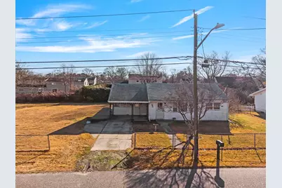 32 Flintlock Drive, Shirley, NY 11967 - Photo 2