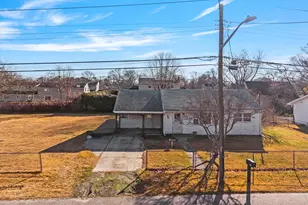 32 Flintlock Dr, Shirley, NY 11967 - Photo 2