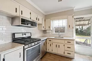 178 Farnum Blvd, Franklin Square, NY 11010 - Photo 14