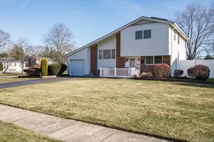 1 Shawnee Ln, Commack, NY 11725 - Photo 2