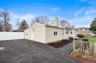 10 S 30th St, Wyandanch, NY 11798 - Photo 4