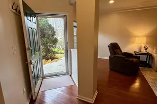 955 Huntington Dr, Fishkill, NY 12524 - Photo 8