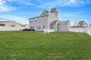 7 Pondview Cir, Shirley, NY 11967 - Photo 6