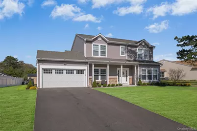 7 Pondview Circle, Shirley, NY 11967 - Photo 2