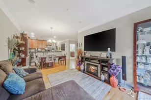 119 Wildwood Cir, Holtsville, NY 11742 - Photo 14