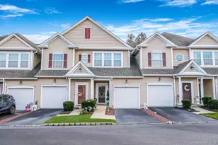 119 Wildwood Cir, Holtsville, NY 11742 - Photo 2