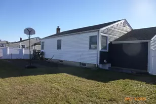 71 Carroll St, Brentwood, NY 11717 - Photo 4