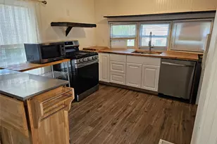 1964106 River Rd, Calverton, NY 11933 - Photo 2