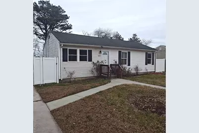 909 Provost Avenue, Bellport, NY 11713 - Photo 2