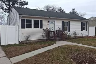 909 Provost Ave, Bellport, NY 11713 - Photo 2