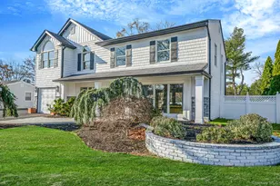 36 Flintridge Dr, Holbrook, NY 11741 - Photo 2